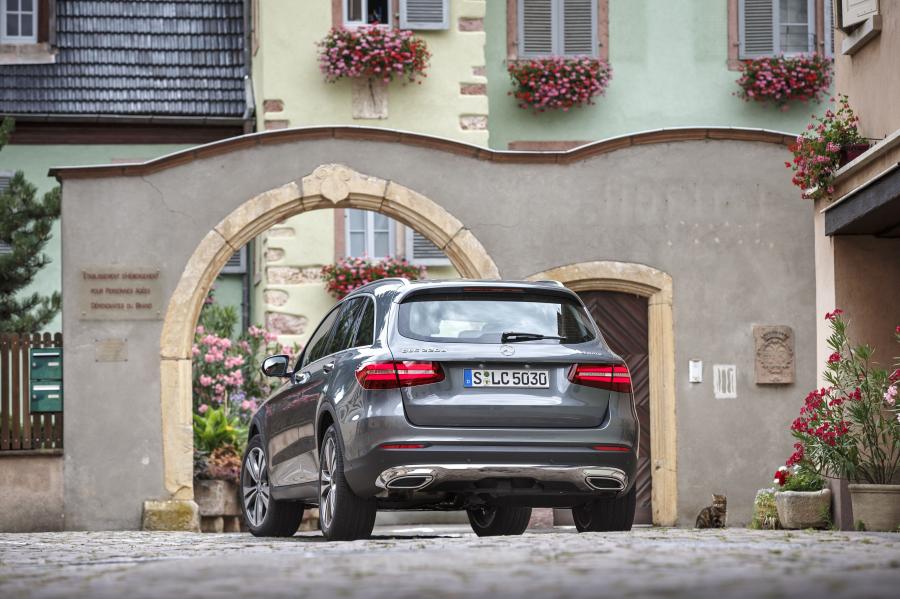  Mercedes-Benz GLC220 d 4Matic Off-Road 2015 года  (фото 2 из 24)